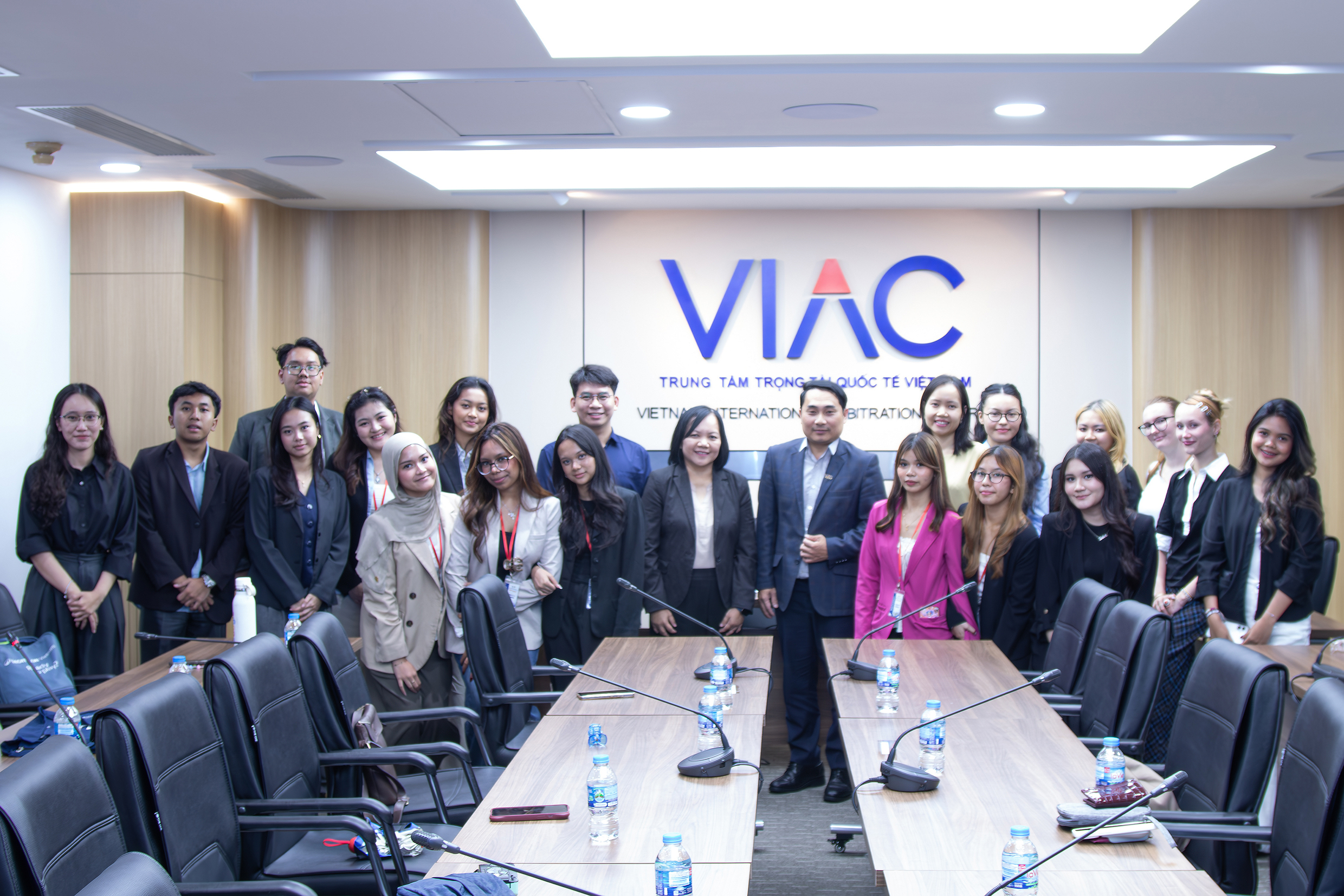 VIAC đón tiếp và trao đổi với giảng viên và sinh viên quốc tế Trường Đại học Kinh tế - Luật, ĐHQG TP. HCM